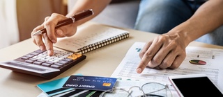 Pourquoi ouvrir un compte bancaire professionnel en société ?
