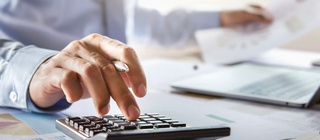 Qui peut tenir la comptabilité d'une société ?