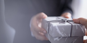 Cadeaux clients comptabilisation, déclaration et exonération